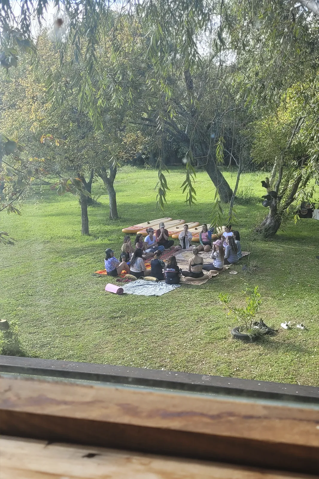 Club Nautico Hudson, entorno y actividades