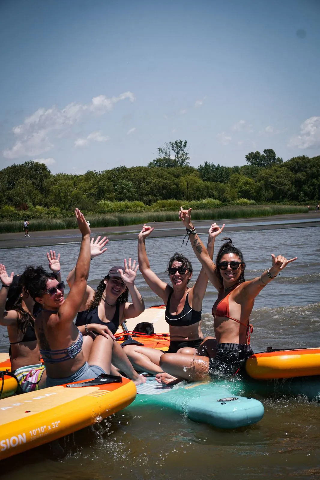 Club Nautico Hudson, entorno y actividades