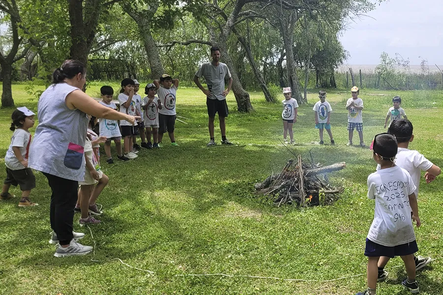 Encuentro comunitario y educativo en el predio