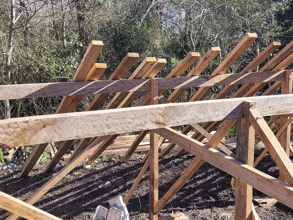 Domo de baja intervencion en la naturaleza